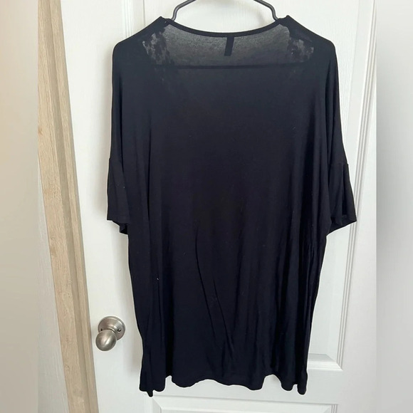 1 Clique Xl black top with white crochet lace collar. - Picture 4 of 4